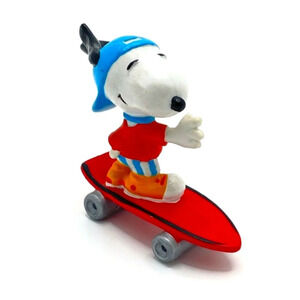 Snoopy Riding Skateboard PVC Figure Applause Peanuts Schulz Character 2 1/2"